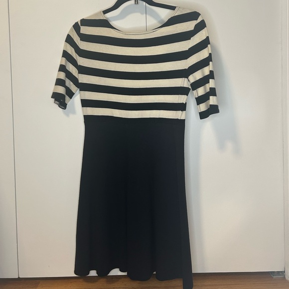 LAUNDRY by Shelli Segal black a white stripe and black dress size petite - Picture 2 of 2